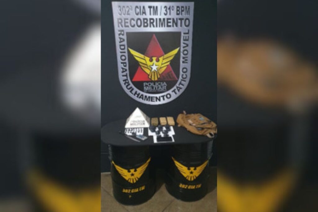 Denúncia leva PM a encontrar drogas dentro de casa 2 apreensao de drogas em Conselheiro Lafaiete Divulgacao PM