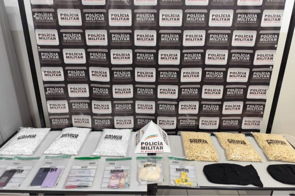 Batalhão realiza maior apreensão de drogas para varejo da sua história 2 drogas