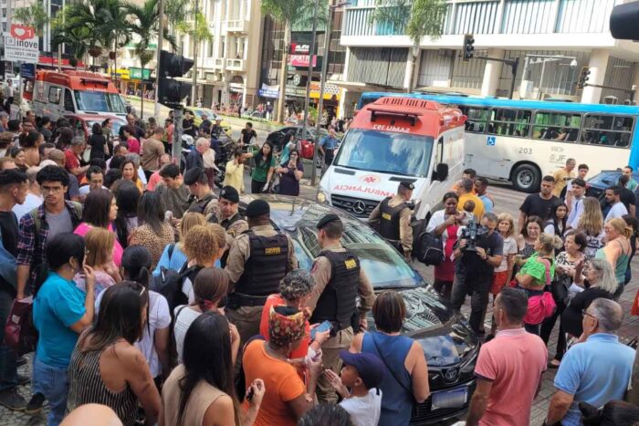 Mulher recebe alta após atropelamento por carro desgovernado 1 Mulher recebe alta após atropelamento por carro desgovernado