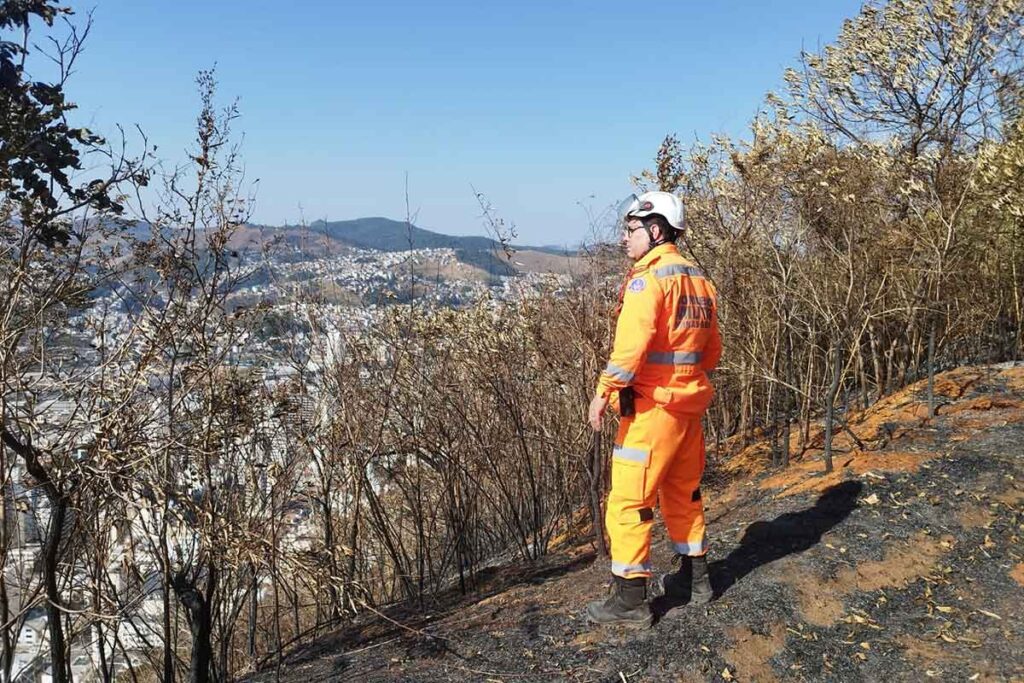 Incêndio no Morro do Cristo é controlado, mas cidade registra novas ocorrências 3 incêndio