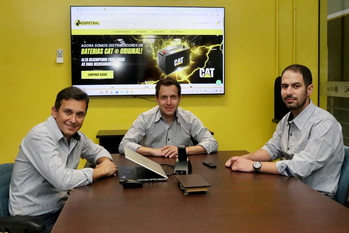 Cada vez mais perto do cliente: Dispetral avança com nova loja em Três Rios 2 diretores da Dispetral