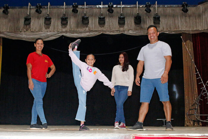 Artistas de circo há mais de 40 anos, casal de acrobatas conta como é a vida entre a estrada e o picadeiro 2 circo