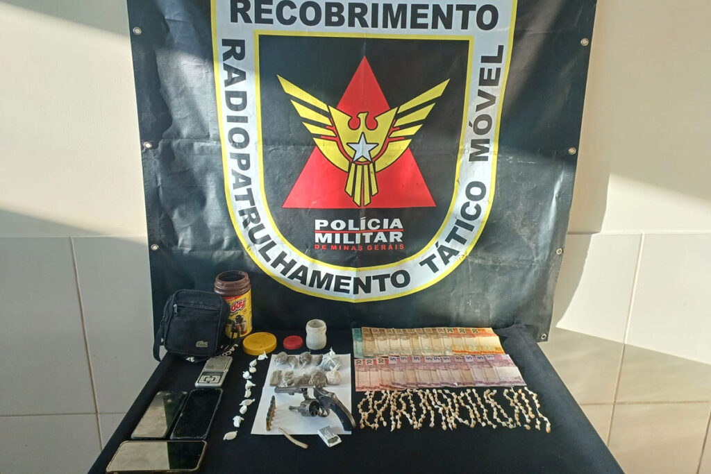 Homem é preso com 230 pedras de crack em Barbacena 1 Homem é preso com 230 pedras de crack em Barbacena