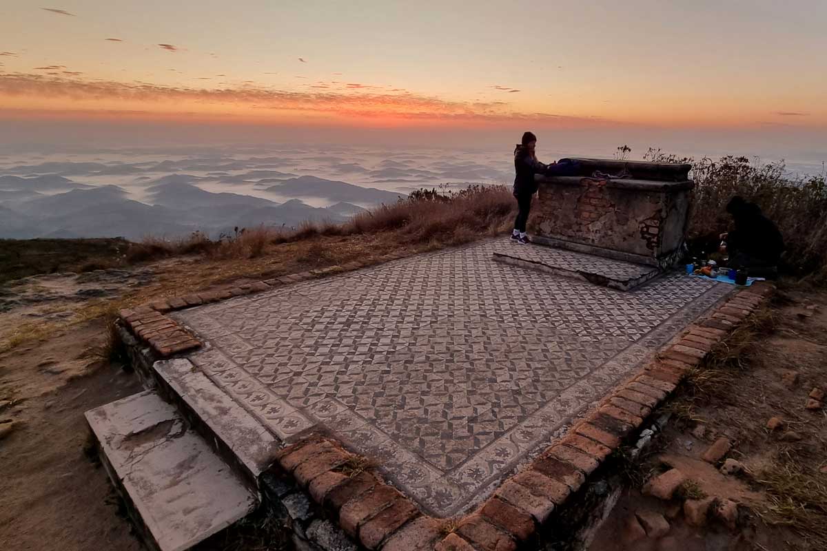 O nascer do sol a mais de 1.700 metros: conheça o novo roteiro para o Pico do Pião em Ibitipoca 3 Pico do Pião em Ibitipoca
