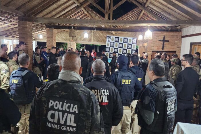 Polícias prendem grupo de saqueadores de cargas em Leopoldina 1 saque cargas BR-116
