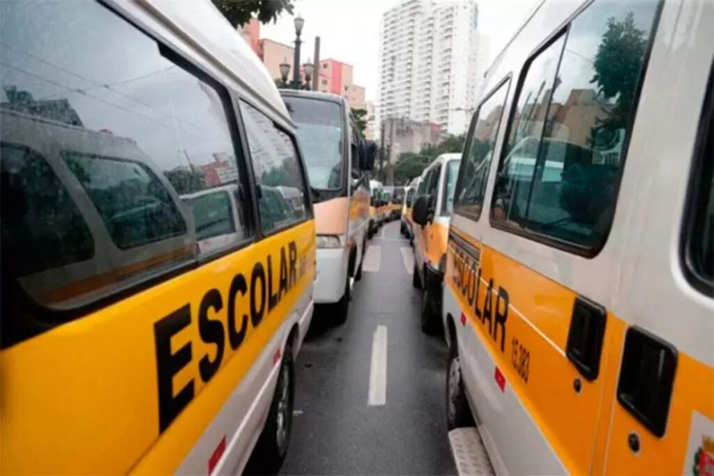 Justiça determina que Estado deve fornecer transporte a alunos que moram longe da escola em JF 1 Justiça determina que Estado deve fornecer transporte a alunos que moram longe da escola