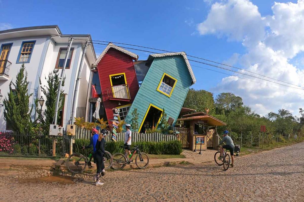 Confira 5 cidades e distritos para visitar em bate e volta saindo de Juiz de Fora 6 CASA TORTA BICHINHO FOTO GABRIEL FORTES SAUA TURISMO