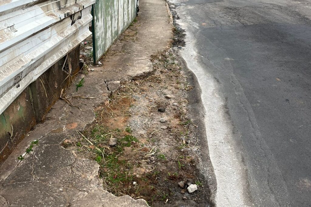 Calçada quebrada atrapalha pedestres na Zona Sul 2 Calcada VU 1200X800