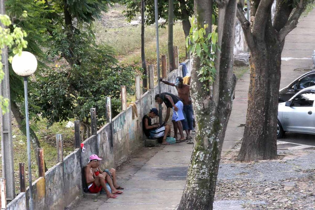 Voto e cidadania: Integração da segurança pública com educação, saúde e outros setores é desafio para nova gestão 3 Consumo drogas Rua Jose Calil Ahouagi LEONARDO COSTA 13.01.2014 b 2