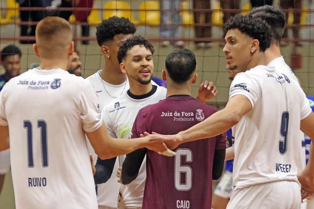 'Contamos com a torcida': JF Vôlei enfrenta o Praia Clube no Ginásio Municipal 2 JF Volei 2. Foto Leonardo Costa