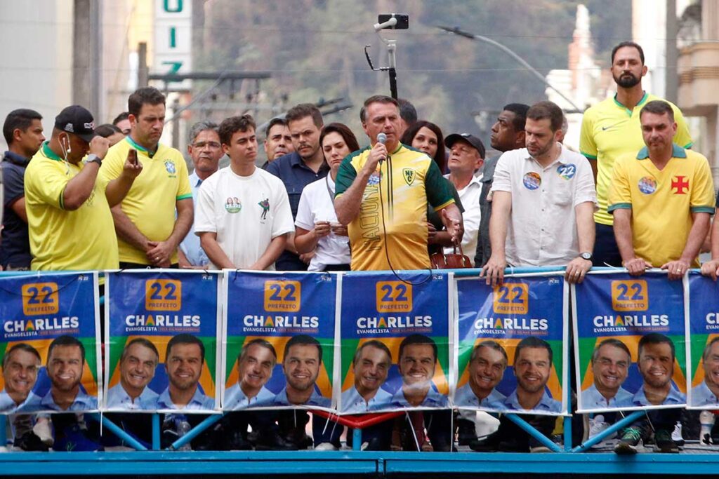 Passagem de Bolsonaro por JF tem 'motocarreata', canto de parabéns e críticas a Alexandre de Moraes 11 LEONARDO COSTA BOLSONARO 11 1