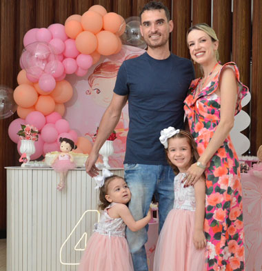 Coluna Cesar Romero –11 setembro de 2024 2 Leonardo e Lais Villela com as filhas Alice e Luisa 100924 Foto Carmelita Lavorato
