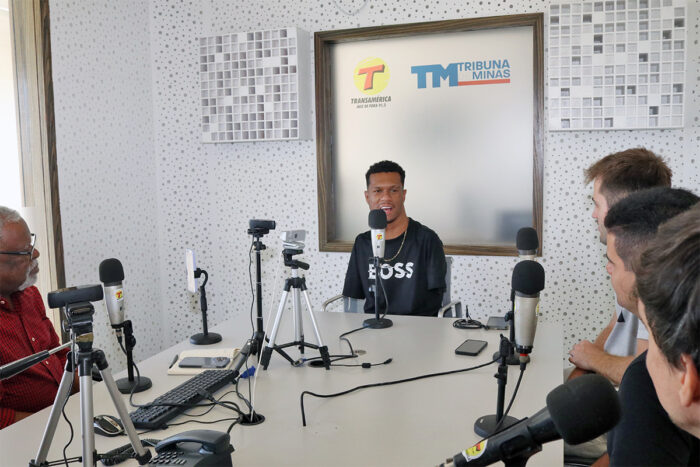Dia do Rádio: 80% da população ouve o veículo no Brasil 2 PC entrevistando Gabrielzino Fepe Couri