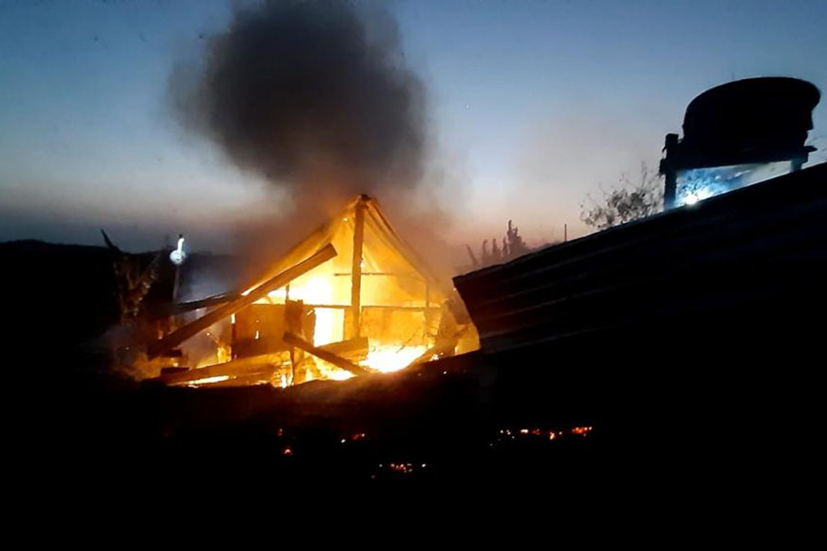 Família cria vaquinha para idosa que perdeu casa atingida por incêndio em Juiz de Fora 1 Família cria vaquinha para idosa que perdeu casa em queimada