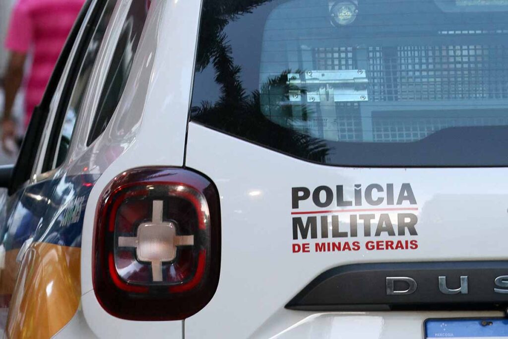 Idosa é feita refém durante assalto à mão armada em casa 1 bicas