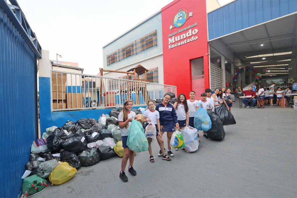 CENTRO EDUCACIONAL MUNDO ENCANTADO 3 Felipe Couri
