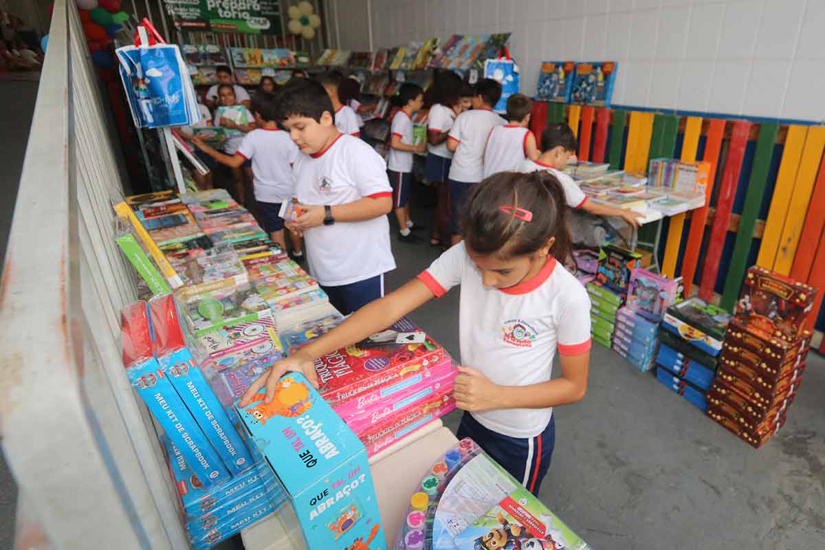 Semana da Criança: Projeto une sustentabilidade e incentivo à leitura 1 CENTRO EDUCACIONAL MUNDO ENCANTADO 4 Felipe Couri