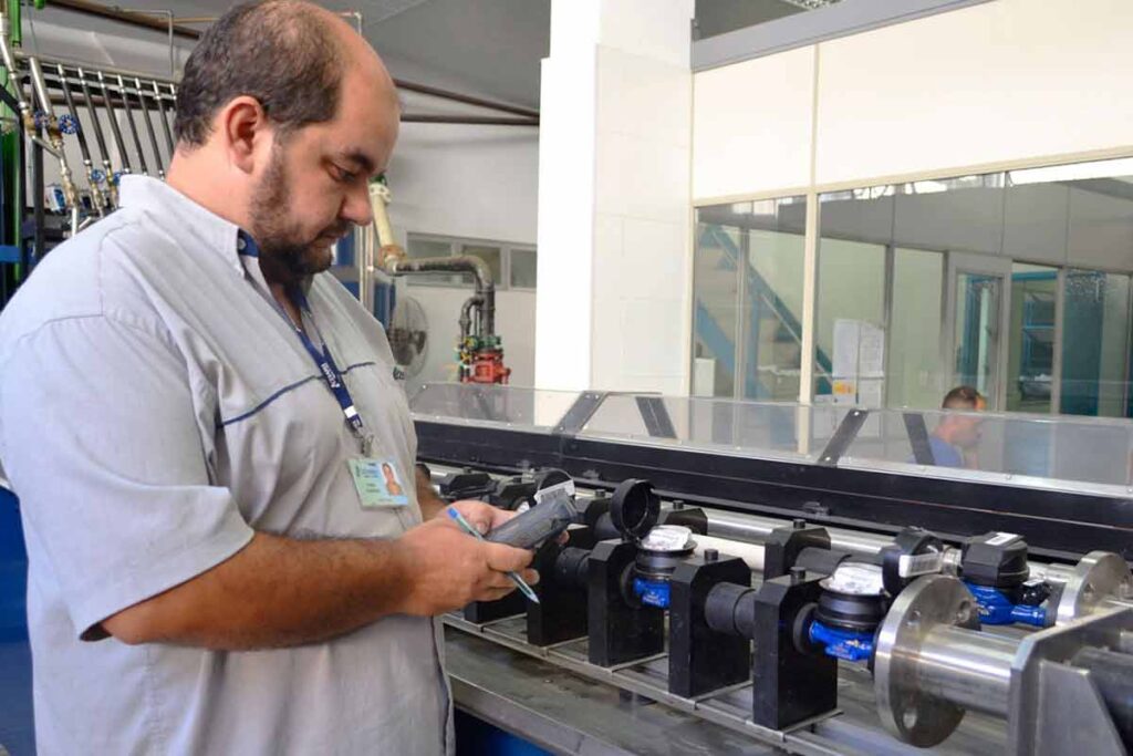 Cesama divulga cronograma de substituição de hidrômetros até o fim do ano; confira as rotas 1 Cesama adia troca de hidrômetros na região central de Juiz de Fora