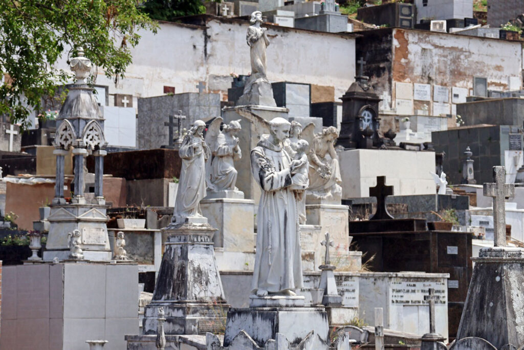 Cemitério Municipal: entre o sacro e o moderno 3 Cemitério Municipal