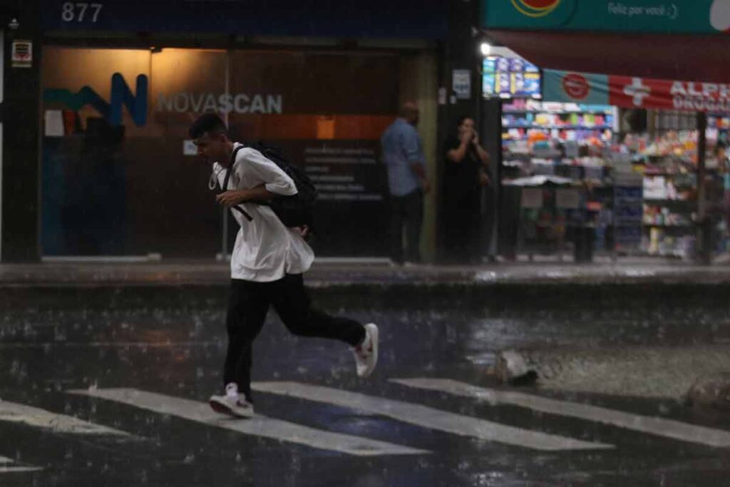 Inmet estende alerta para risco de chuvas intensas em Juiz de Fora 1 chuva previsão do tempo