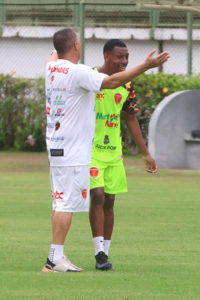 Tupynambás duela com o Contagem em JF para ir às semis da 'Terceirinha' 2 Tupynambas Redney e Palinha