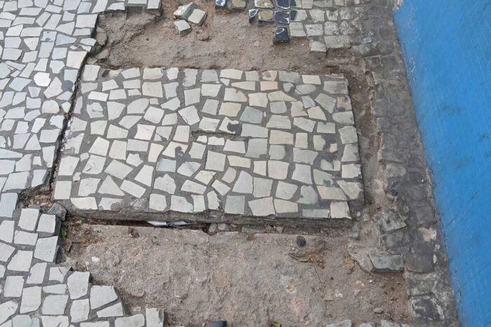 Calçada danificada no Centro representa riscos para pedestres 1 VU Av. Rio Branco