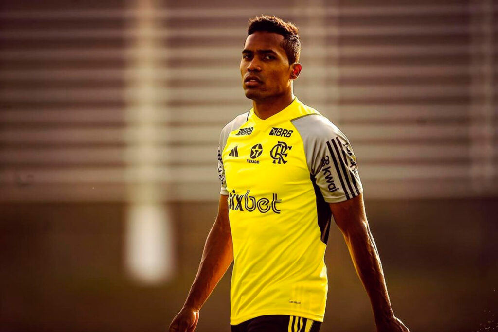 Alex Sandro tem problema muscular detectado e desfalca o Flamengo 1 alex sandro by reproducao instagram editada
