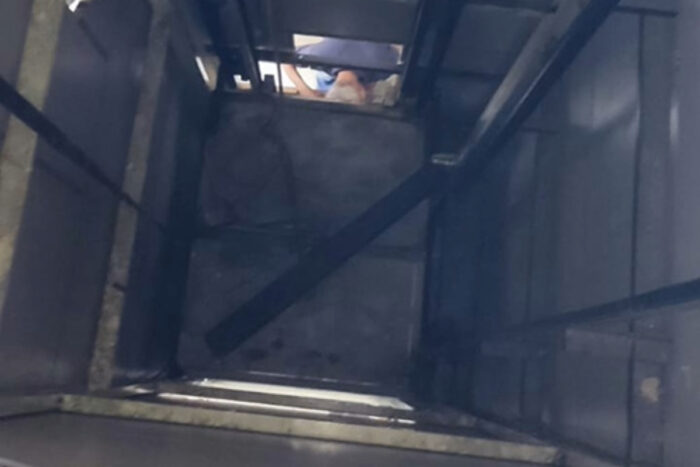 Elevador, com uma mulher e uma menina cadeirante, cai em Juiz de Fora