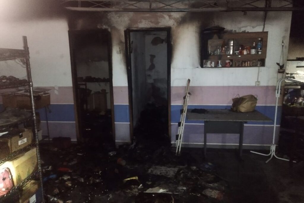 Incêndio atinge ateliê no Manoel Honório e demanda mil litros de água 2 incêndio ateliê