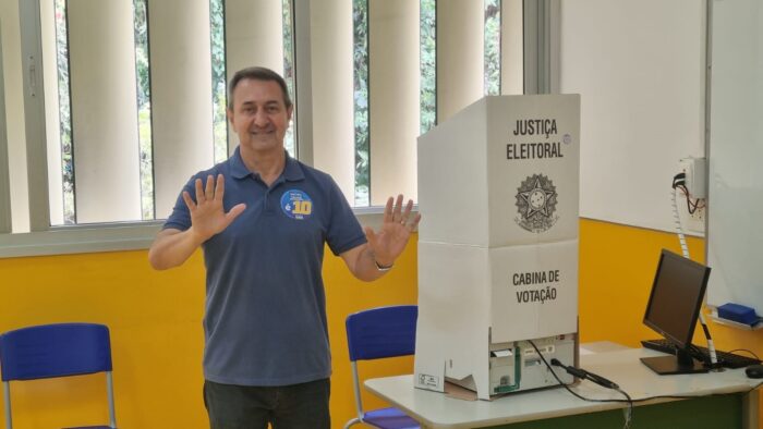 Ao votar, Isauro Calais critica distribuição de recursos do fundo eleitoral 1 isauro 2