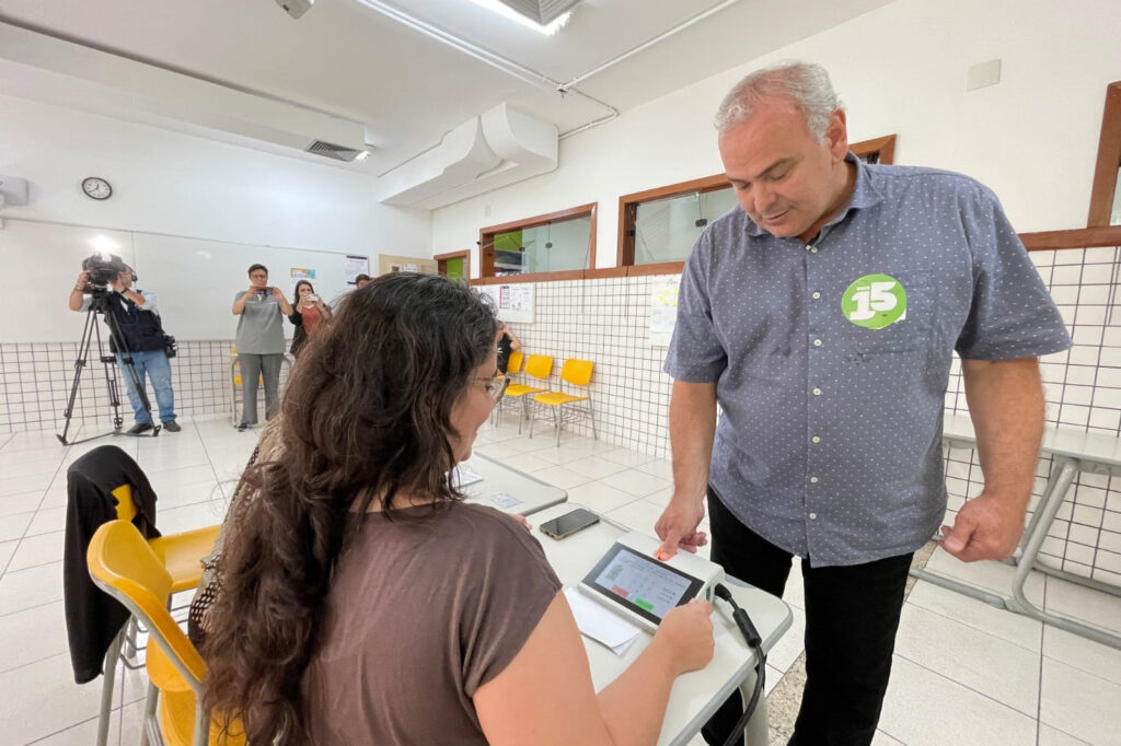 Júlio Delgado é o último candidato à prefeitura a votar nas eleições municipais de Juiz de Fora 2 julio chegada
