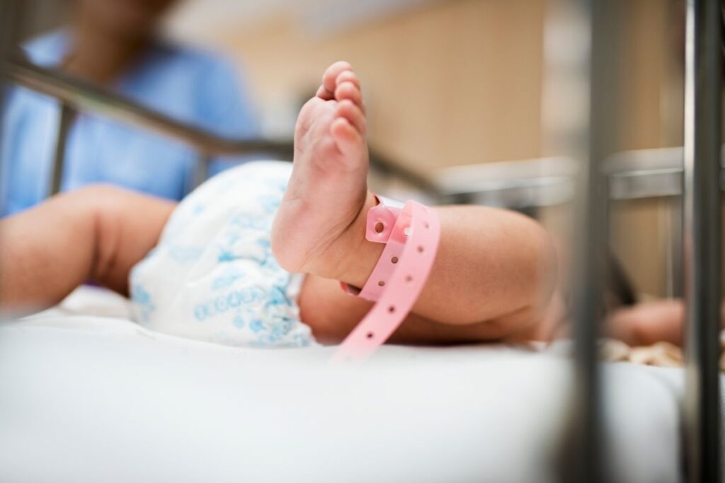 7 pontos para entender o que acontece nas primeiras horas de vida do bebê 1 Teste da bochechinha é incluído no rol de exames de triagem neonatal em Minas Gerais