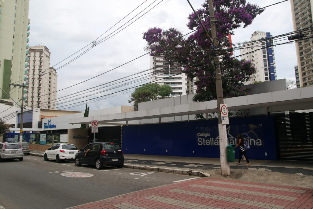 Trânsito fica em meia pista na Avenida Itamar Franco 1 Foto: Fernando Priamo