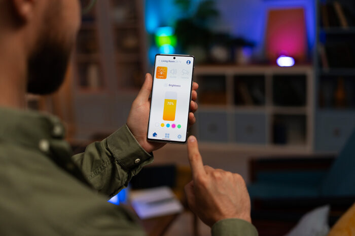 Excesso de telas também afeta saúde mental de adultos; veja sinais de alerta 1 tela celular by freepik