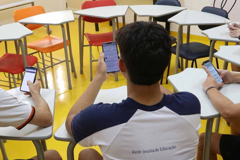 celular nas escolas