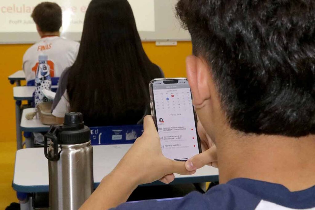Proibição é a melhor alternativa? Especialistas debatem impactos do uso de celular na escola 2 Proibição é a melhor alternativa? Especialistas debatem impactos do uso de celular na escola