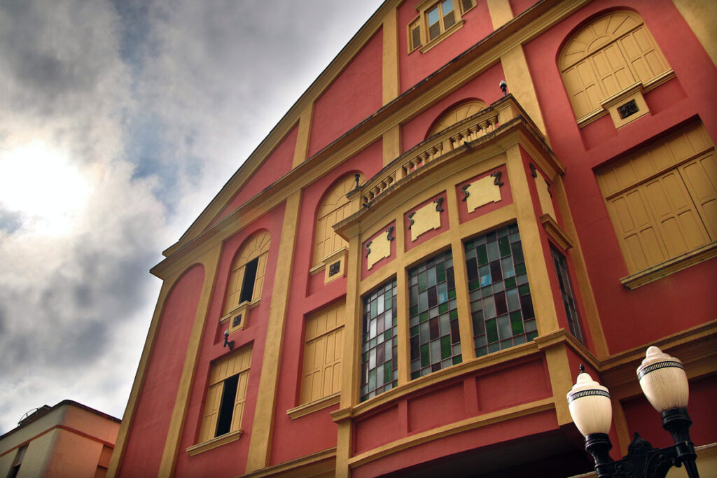 Livro ‘Cine-Theatro Central: relicário de memórias’ resgata desenvolvimento cultural de Juiz de Fora 2 cine-theatro central livro