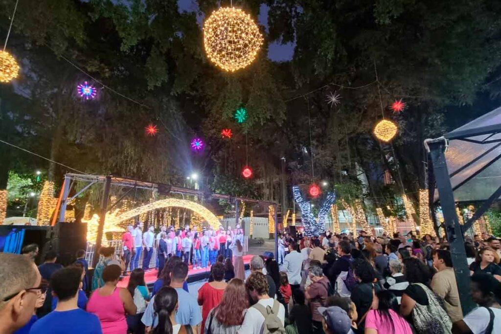 Iluminação de Natal é inaugurada no Centro de Juiz de Fora; veja vídeo e fotos 1 Iluminacao de Natal JF Leonardo Costa