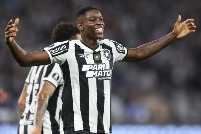 Árbitro confirma expulsão de Luiz Henrique, do Botafogo, após fim do jogo com o Atlético-MG 1 Árbitro confirma expulsão de Luiz Henrique, do Botafogo, por arremessar garrafa