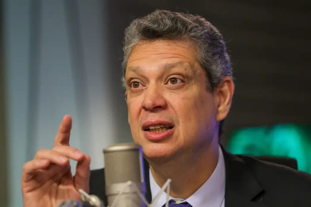 Ministro afirma que PEC 6x1 ainda não foi discutida no núcleo do governo 1 pec 6x1