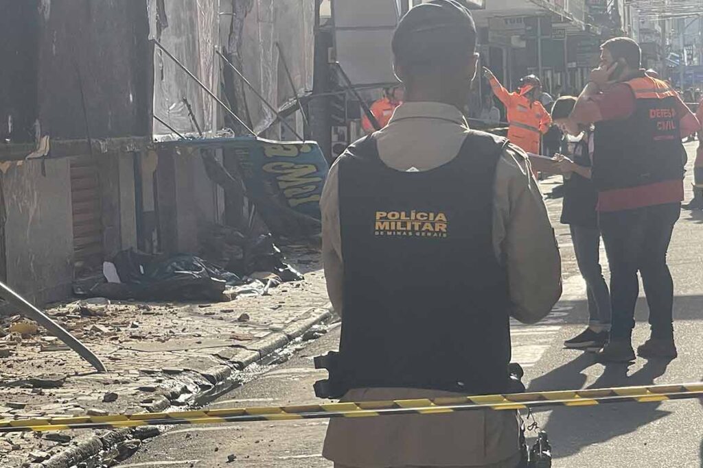 VÍDEO: Veja momento em que marquise desaba no Centro de Juiz de Fora 1 marquise desaba