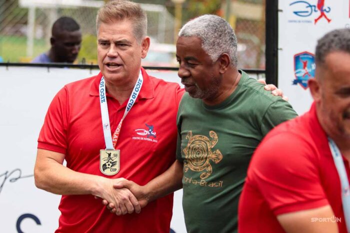 Com premiação entregue por Andrade, CF Zico JF vence competição no Rio em 3 categorias 2 Zico Leo Beire.jpg. Sporton