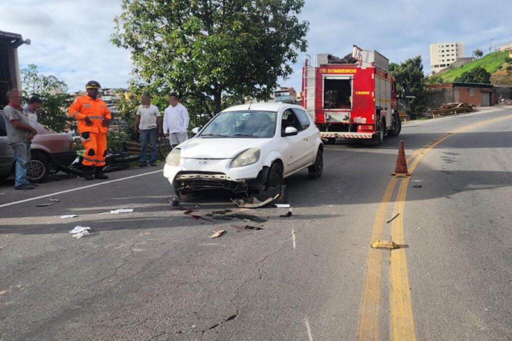 Motociclista fica ferido em colisão frontal com carro na Serra dos Bandeirantes 2 Motociclista fica ferido após acidente na Serra dos Bandeirantes