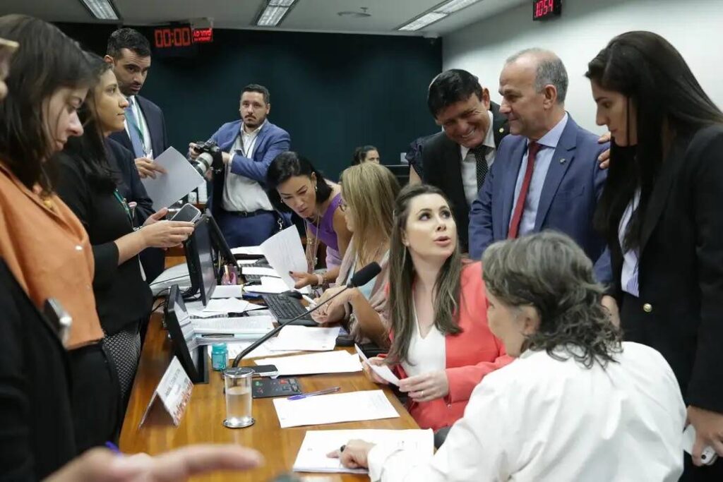 CCJ da Câmara adia votação de PEC que proíbe o aborto legal 1 comissao 1