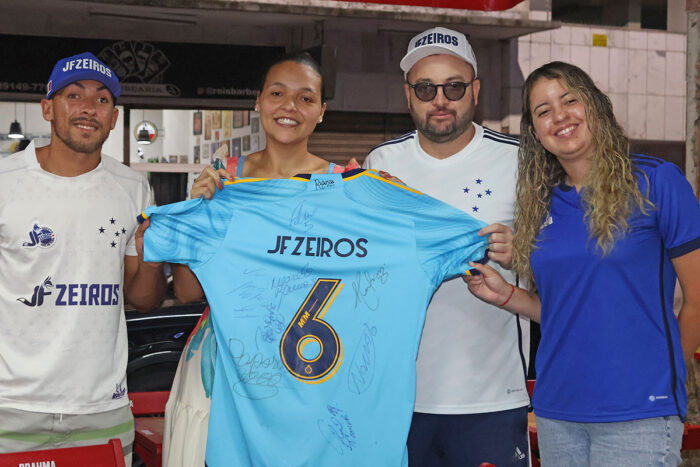 Mais de 50 torcedores do Cruzeiro vão de Juiz de Fora ao Paraguai para a final da Copa Sul-Americana 2 cruzeirenses by leonardo costa 3