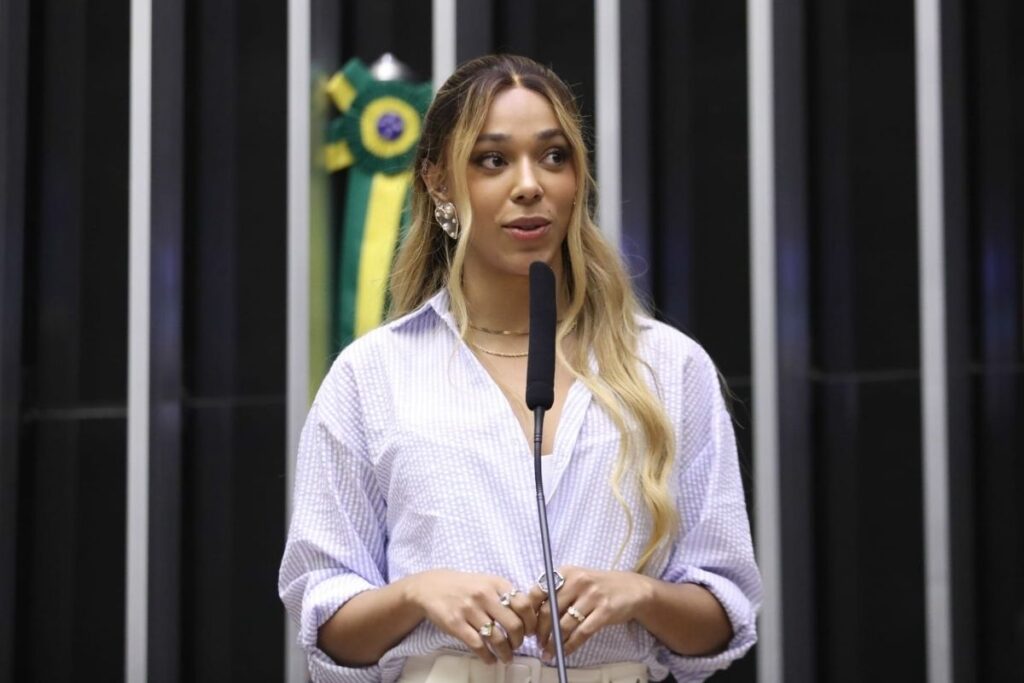 PEC do fim da escala 6x1 atinge assinaturas necessárias entre deputados; veja quem assinou 1 pec