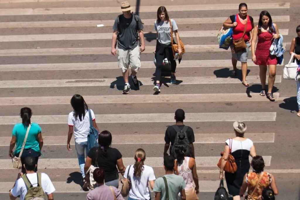 Expectativa de vida ao nascer no Brasil sobe para 76,4 anos em 2023 1 expectativa de vida