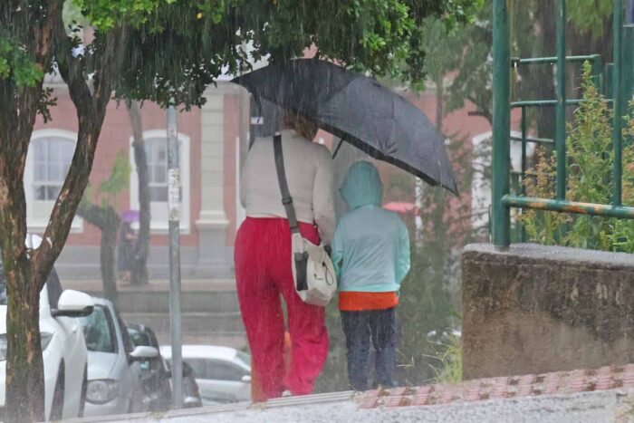 Previsão do tempo aponta variação de temperatura e alerta para chuvas intensas em Juiz de Fora 1 Inmet publica alerta de perigo para chuvas intensas em Juiz de ForaPrevisão do tempo