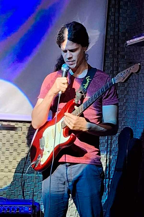 Professor e músico: saiba quem era a vítima da tragédia com marquise no Centro 1 Professor e músico: saiba quem era a vítima da tragédia com marquise no Centro