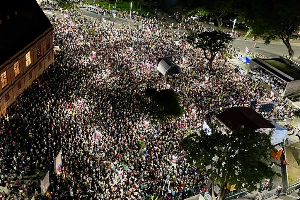 Milhares de fiéis lotam última Missa do Impossível do ano 1 MISSA DO IMPOSSIVEL FELIPE COURI 13